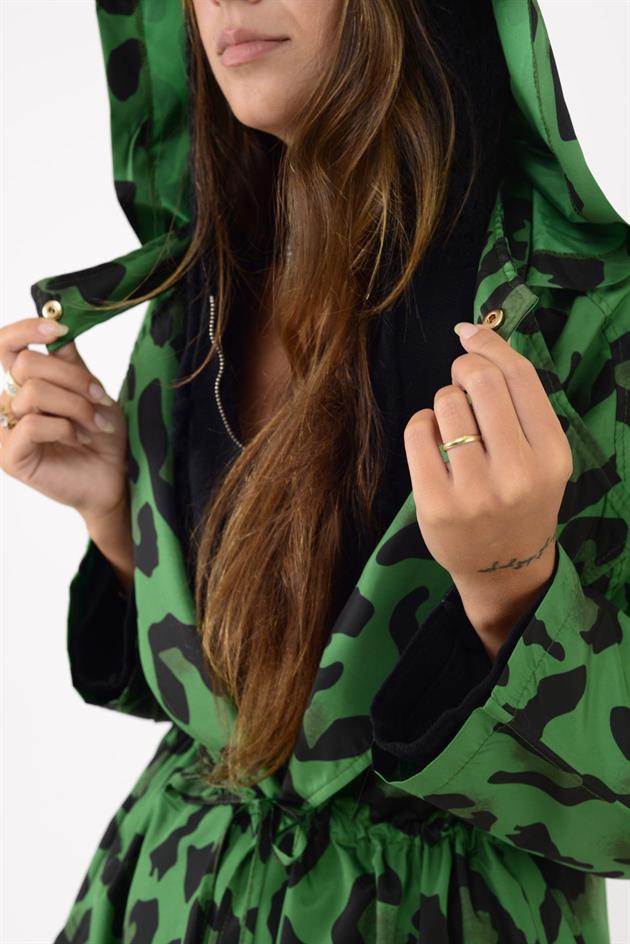 AN10720 LEOPAR DESENLİ BELİ BÜZGÜ DETAYLI YAĞMURLUK