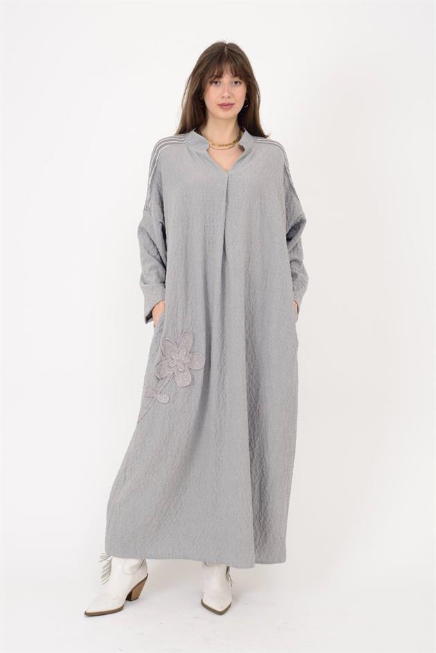 AN10742 EL İŞİ ÇİÇEK İŞLEMELİ V YAKA GOFRE ELBİSE