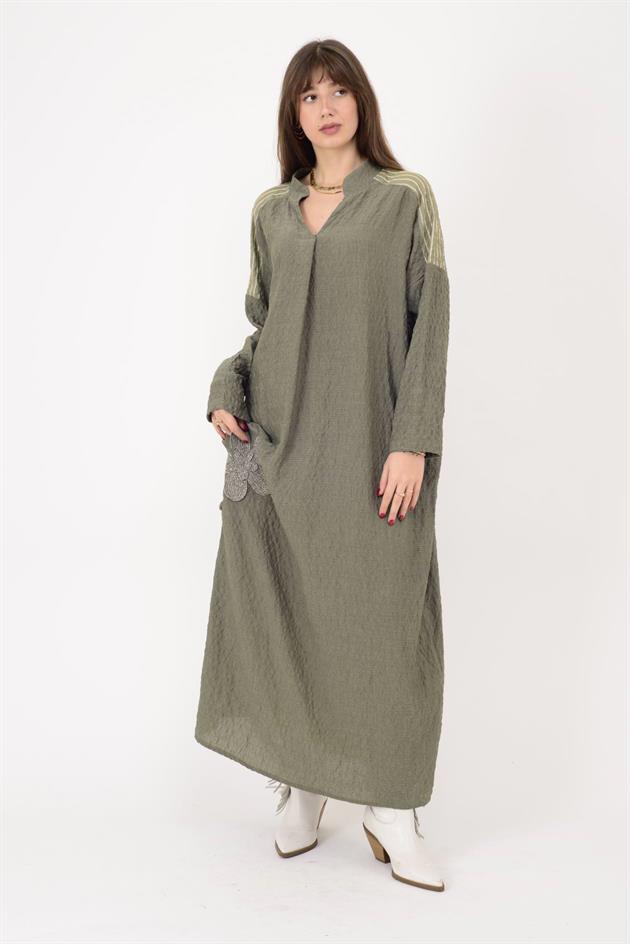 AN10742 EL İŞİ ÇİÇEK İŞLEMELİ V YAKA GOFRE ELBİSE