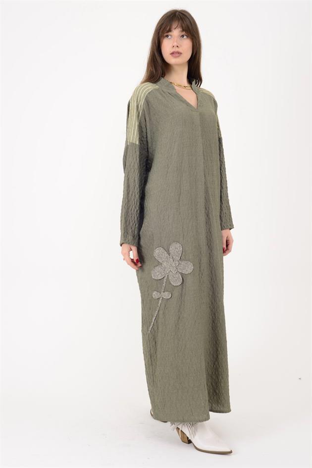 AN10742 EL İŞİ ÇİÇEK İŞLEMELİ V YAKA GOFRE ELBİSE