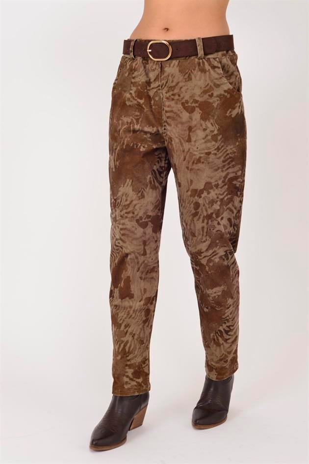 P0467 KEMER DETAYLI İNCE FİTİLLİ KADİFE PANTOLON