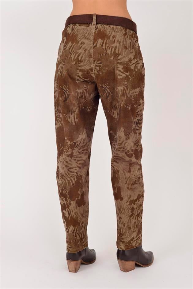 P0467 KEMER DETAYLI İNCE FİTİLLİ KADİFE PANTOLON