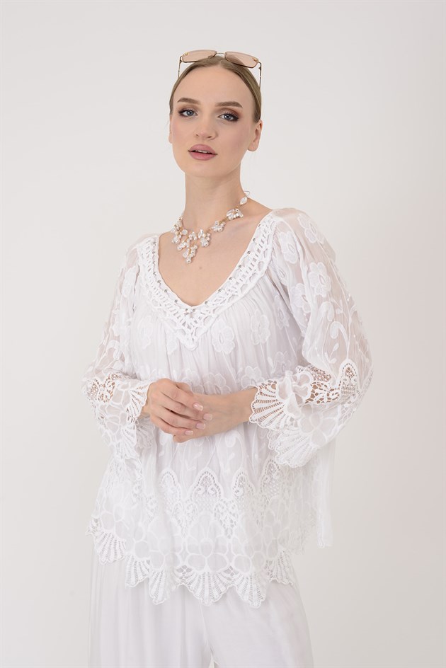 SN1107 BONCUK İŞLEMELİ V YAKA GÜPÜR DETAYLI İPEK BLUZ