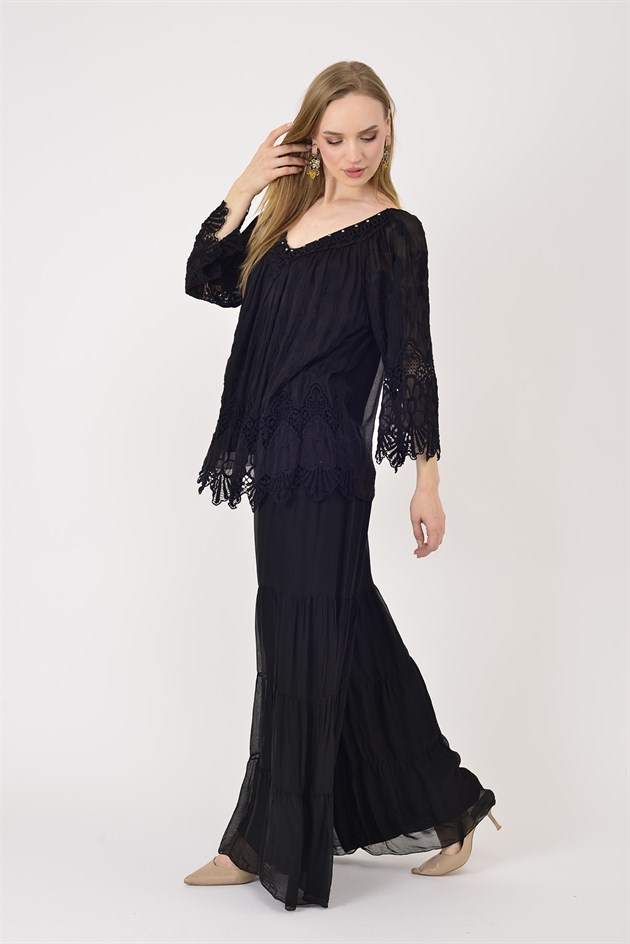 SN1107 BONCUK İŞLEMELİ V YAKA GÜPÜR DETAYLI İPEK BLUZ