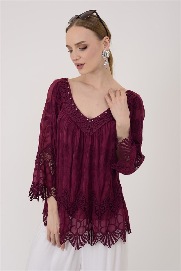 SN1107 BONCUK İŞLEMELİ V YAKA GÜPÜR DETAYLI İPEK BLUZ