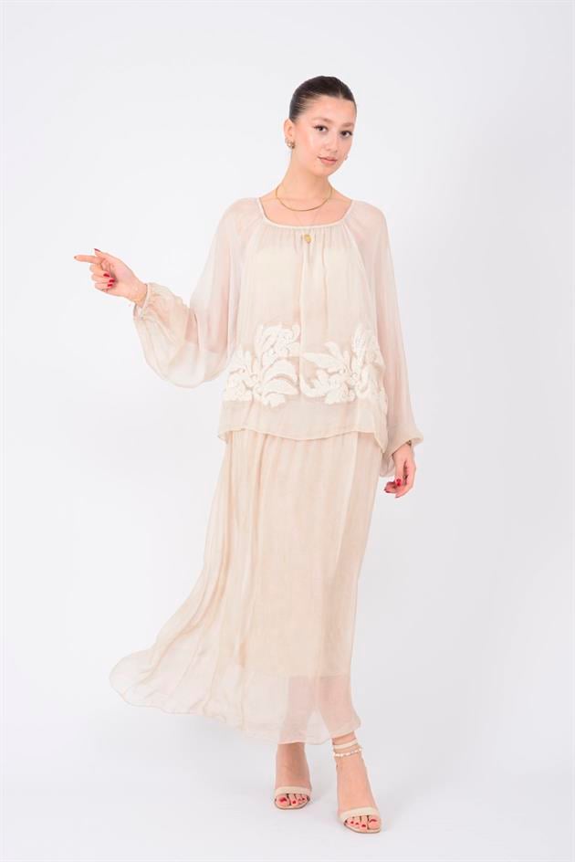 SN338 KABARTMALI PAYETLİ MADONNA YAKA İPEK ELBİSE