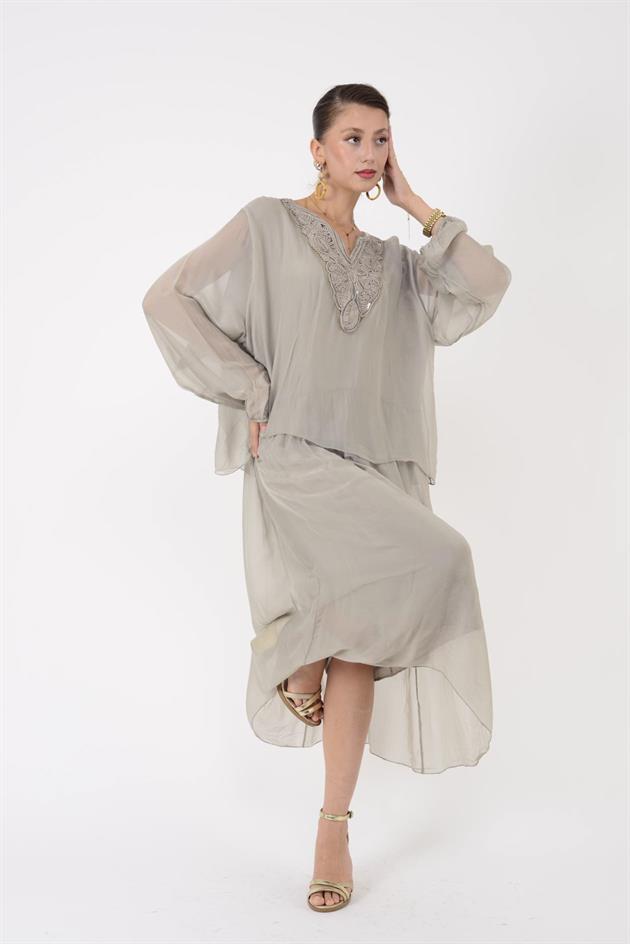 SN780 PAYETLİ KABARTMALI YAKA DETAYLI İPEK ELBİSE