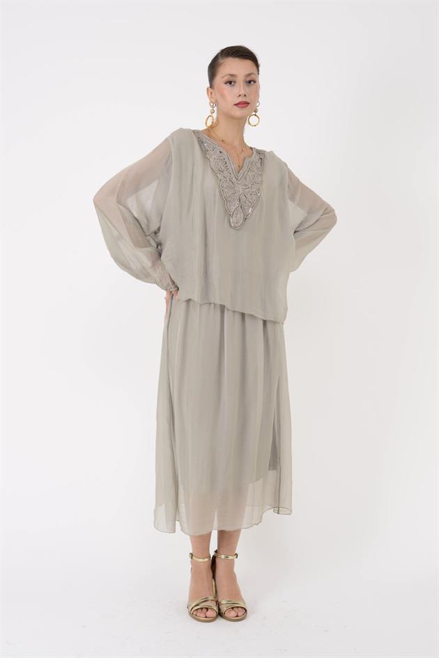 SN780 PAYETLİ KABARTMALI YAKA DETAYLI İPEK ELBİSE