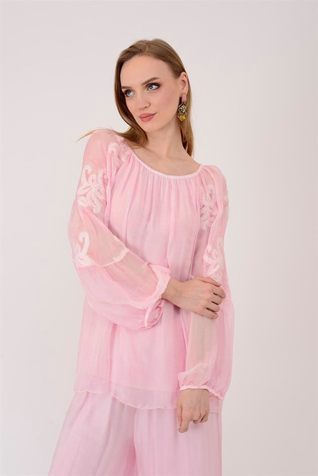 SN884 KABARTMALI PAYET DETAYLI KAYIK YAKA İPEK BLUZ