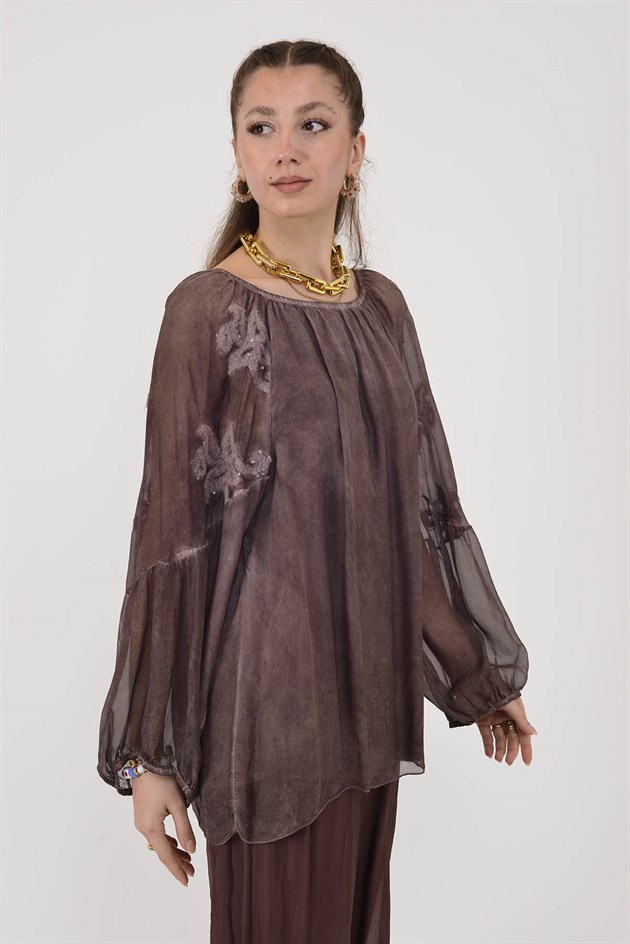 SN884 KABARTMALI PAYET DETAYLI KAYIK YAKA İPEK BLUZ