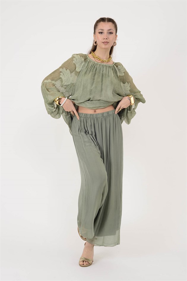 SN884 KABARTMALI PAYET DETAYLI KAYIK YAKA İPEK BLUZ