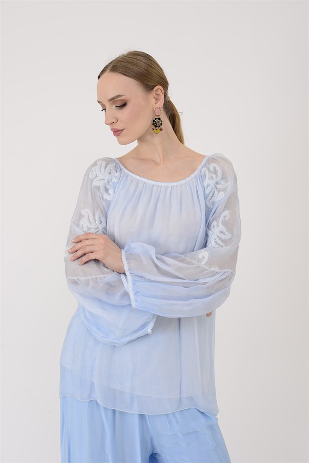 SN884 KABARTMALI PAYET DETAYLI KAYIK YAKA İPEK BLUZ