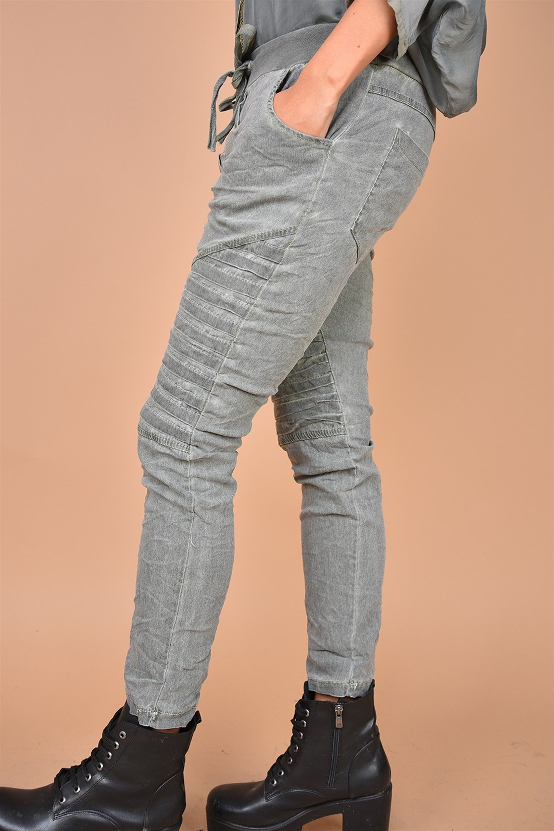 DİZ BİYELİ GABARDİN PANTOLON