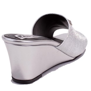 Dagoster DZA07-108524344 Gümüş Dolgu Taban Topuklu Kadın Terlik