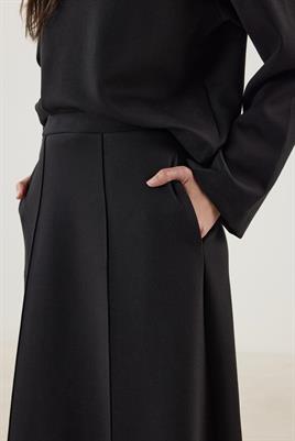 Dikiş Detaylı Çan Kesim Etek Siyah