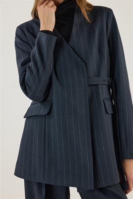 Düğme Detaylı Çizgili Blazer Lacivert