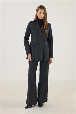 Düğme Detaylı Çizgili Blazer Siyah