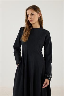 Geniş Manşetli Evaze Elbise Siyah