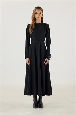 Geniş Manşetli Evaze Elbise Siyah