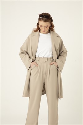 Geniş Yırtmaçlı Ceket Bej