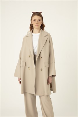 Geniş Yırtmaçlı Ceket Bej