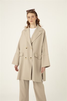 Geniş Yırtmaçlı Ceket Bej