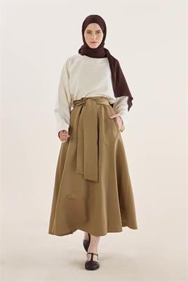 Haki Kemerli Etek, Keten Beyaz Bluz, Jazz Şal Kombin
