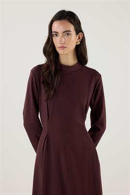 Çift Pileli Yüksek Yaka Elbise Mürdüm