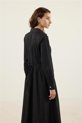 Kavisli Gold Düğmeli Elbise Siyah