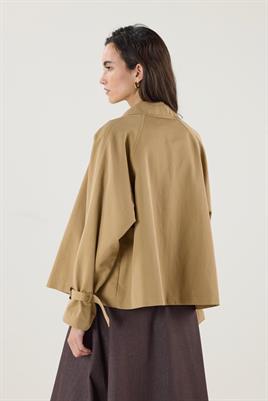 Kemerli Cepli Kısa Trençkot Camel