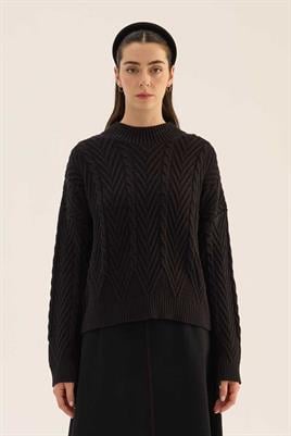 Kısa Verev Motifli Kazak Siyah