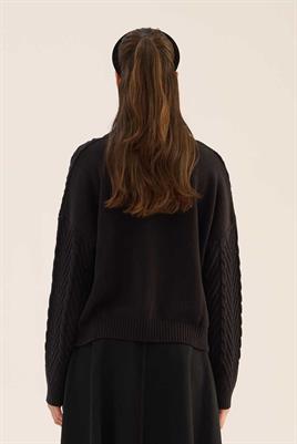 Kısa Verev Motifli Kazak Siyah