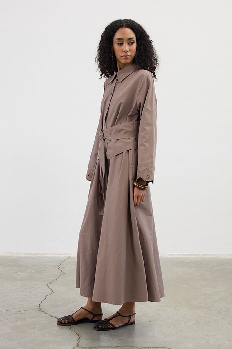 Manşeti Nakışlı Elbise Koyu Vizon