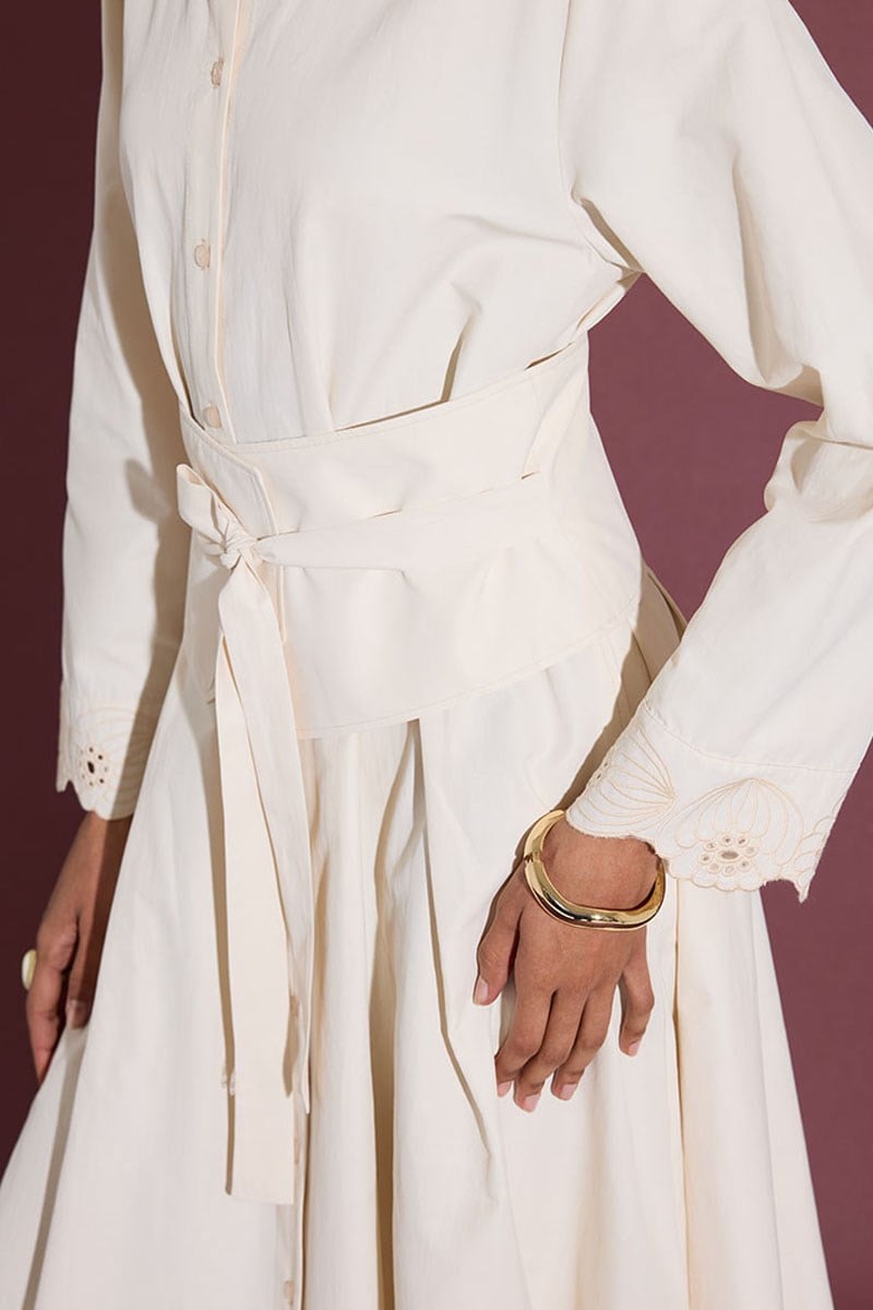 Manşeti Nakışlı Elbise Krem