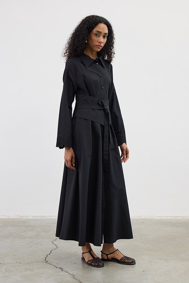 Manşeti Nakışlı Elbise Siyah