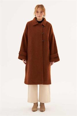 Metal Aksesuarlı Yün Kaban Taba