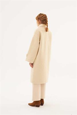 Metal Aksesuarlı Yün Kaban Krem