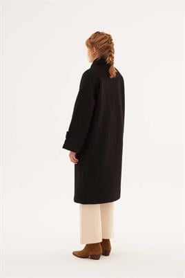 Metal Aksesuarlı Yün Kaban Siyah