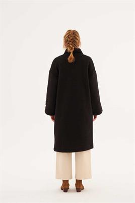 Metal Aksesuarlı Yün Kaban Siyah