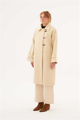 Metal Aksesuarlı Yün Kaban Krem