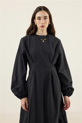 Pile Detaylı Elbise Siyah