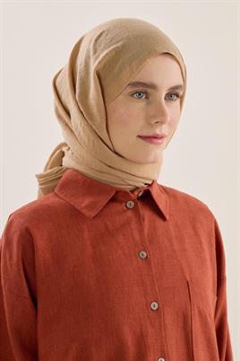 Uzun Pileli Beyaz Etek, Turuncu Keten Gömlek, Aerobin Şal Kombin