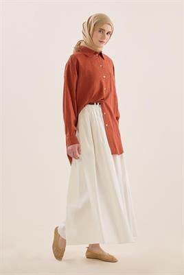 Uzun Pileli Beyaz Etek, Turuncu Keten Gömlek, Aerobin Şal Kombin