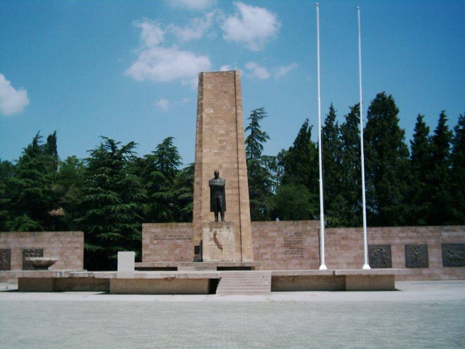 BALIKESİR (Atatürk Parkı Anıtı)
