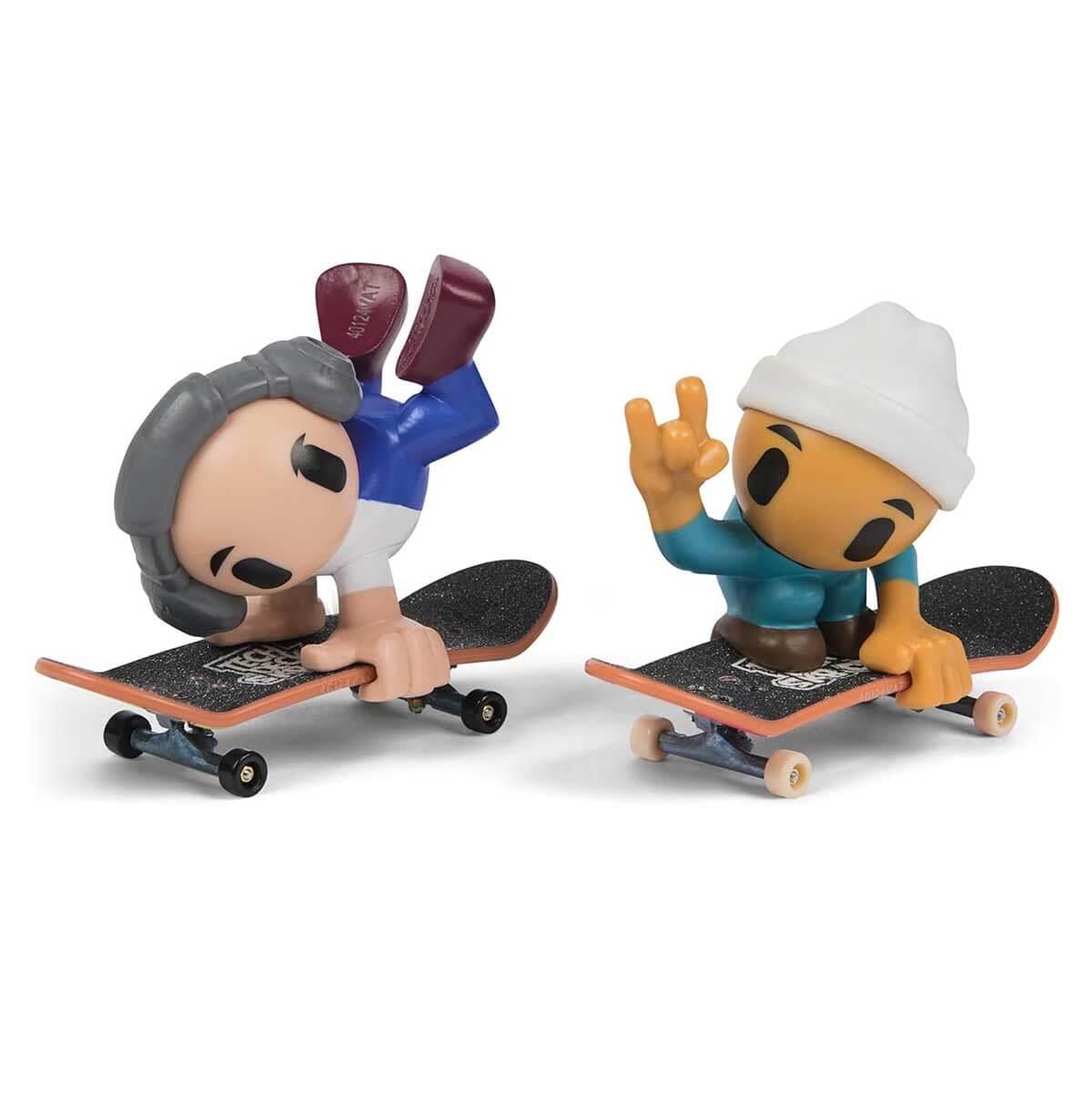 Tech Deck + Hediye Sticker Paketli Crew Figürlü Parmak Kaykayı 2'li Paket S1 - Gri Kulaklıklı Ve Beyaz Şapkalı 
