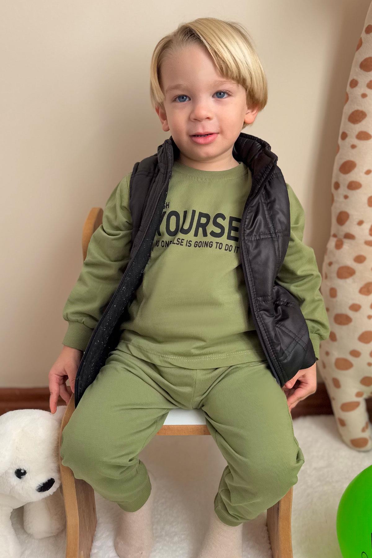 Donino Erkek Çocuk Eşofman Takımı Yazı Baskılı Kare Mikro Yelekli Haki Yeşil (2-5 Yaş)