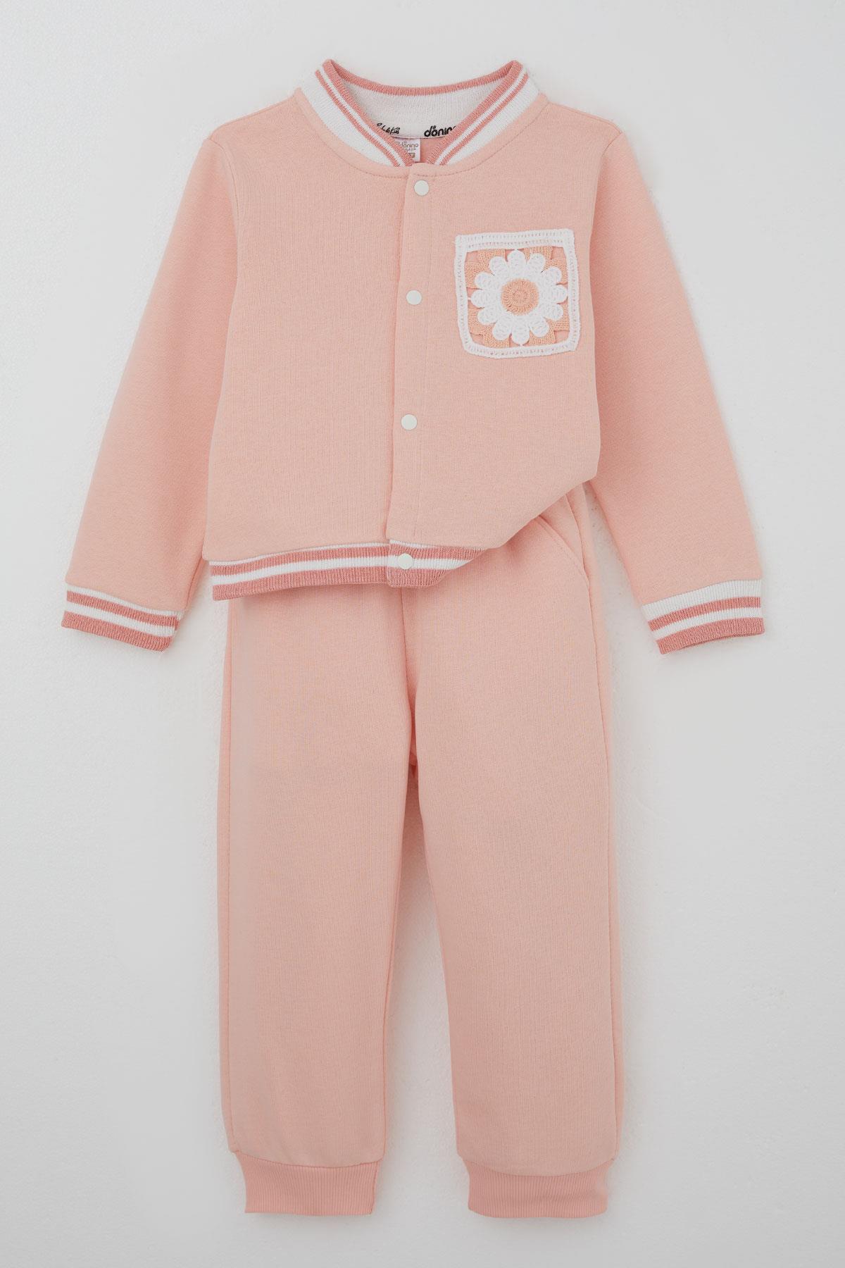 Donino Kız Çocuk Eşofman Takımı Çiçekli Örgü Cep Detaylı Çıtçıtlı Somon (2-5 Yaş)