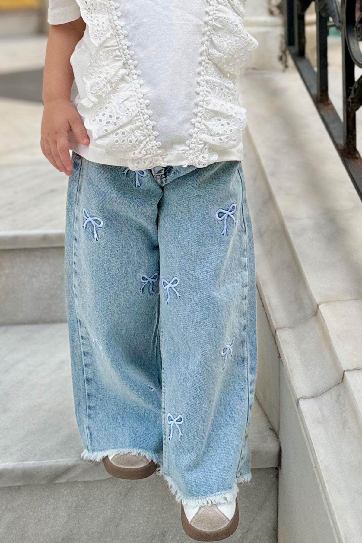 Breeze Kız Çocuk Jean Pantolon Fiyonk Nakışlı Paça Kısmı Püskül Detaylı Açık Mavi (3-7 Yaş)