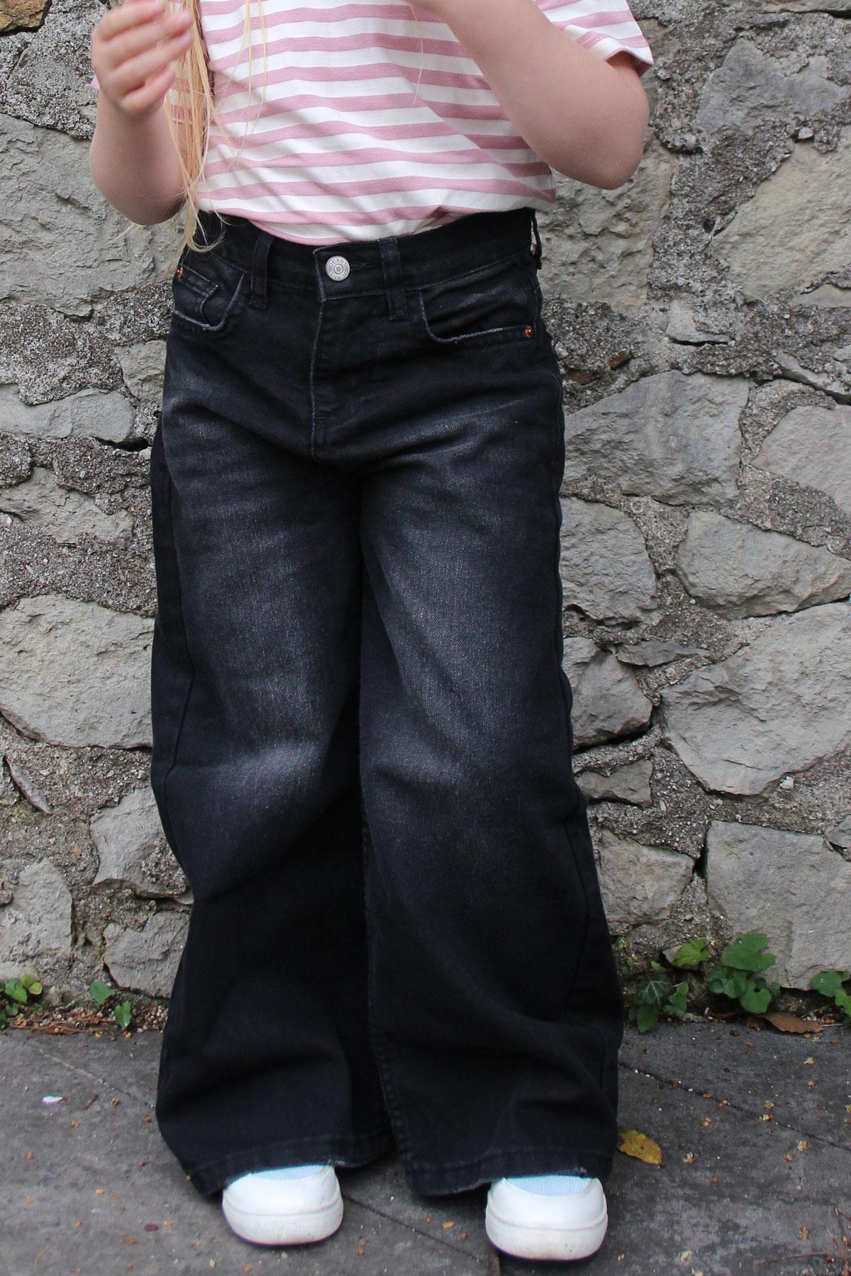 Ajoyib joja yigitni opadi va uning qozini soradi.