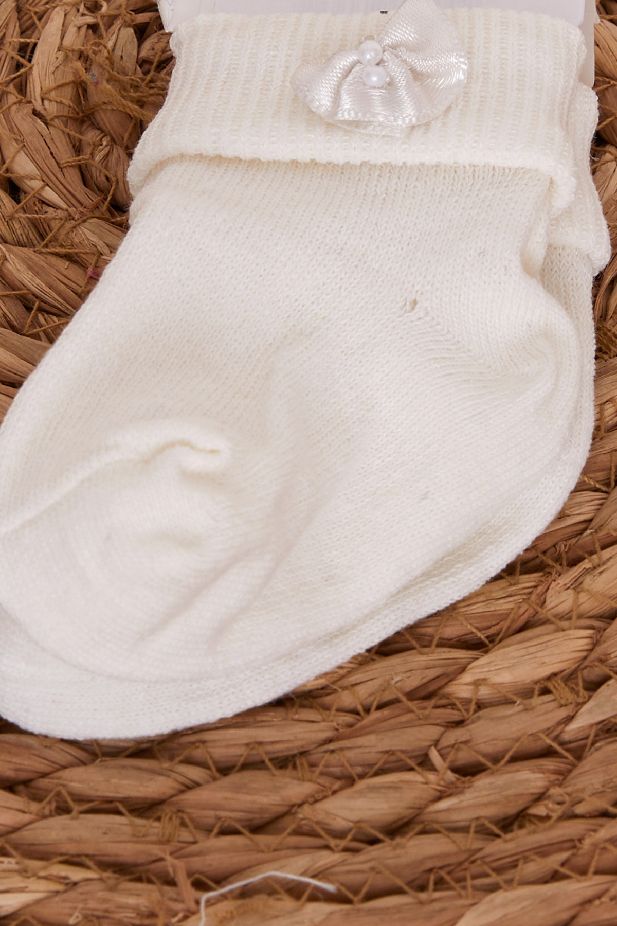 Kız Bebek Çorap Boncuk Aksesuarlı Ekru - Sevimli Bebek Çorapları | Breeze